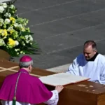 Francisco ya descansa en paz