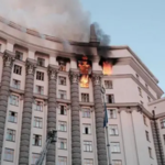 Bombardeo ruso alcanza por primera vez el principal edificio del Gobierno en Kyiv
