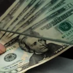 Después de dos años, pequeños ahorristas podrán acceder a sus depósitos que están en dólares