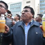 Choferes de La Paz anuncian paro por el conflicto del combustible contaminado