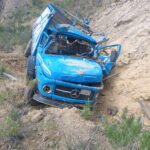 Un muerto y cuatro heridos deja la caída de un camión a un barranco en Potosí