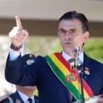 Paz anuncia la reducción del 50% de su salario y el de los ministros