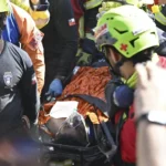 Hombre sobrevivió 8 días bajo los escombros en Venezuela