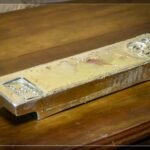 Un lingote de 17 kilos revive en la Casa de Moneda la era del auge del estaño